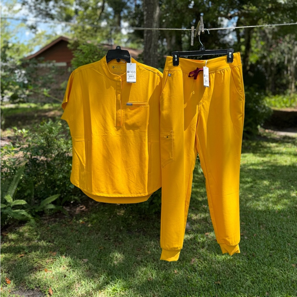 Figs EMERGENCY YELLOW Scrub Set. Limited Edition SOLD OUT on the website‼️
